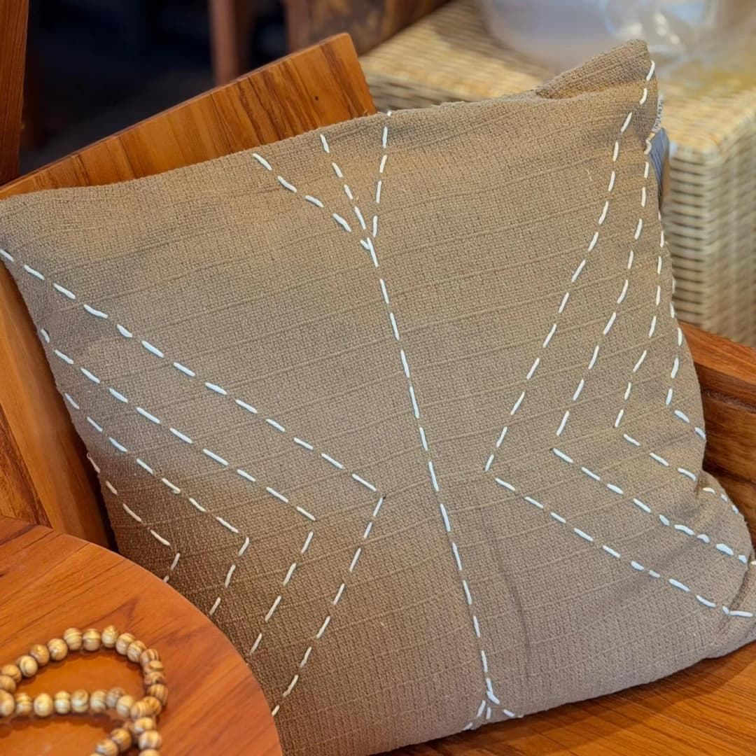 Capa de almofada Pesponto Seta Caramelo 50x50cm