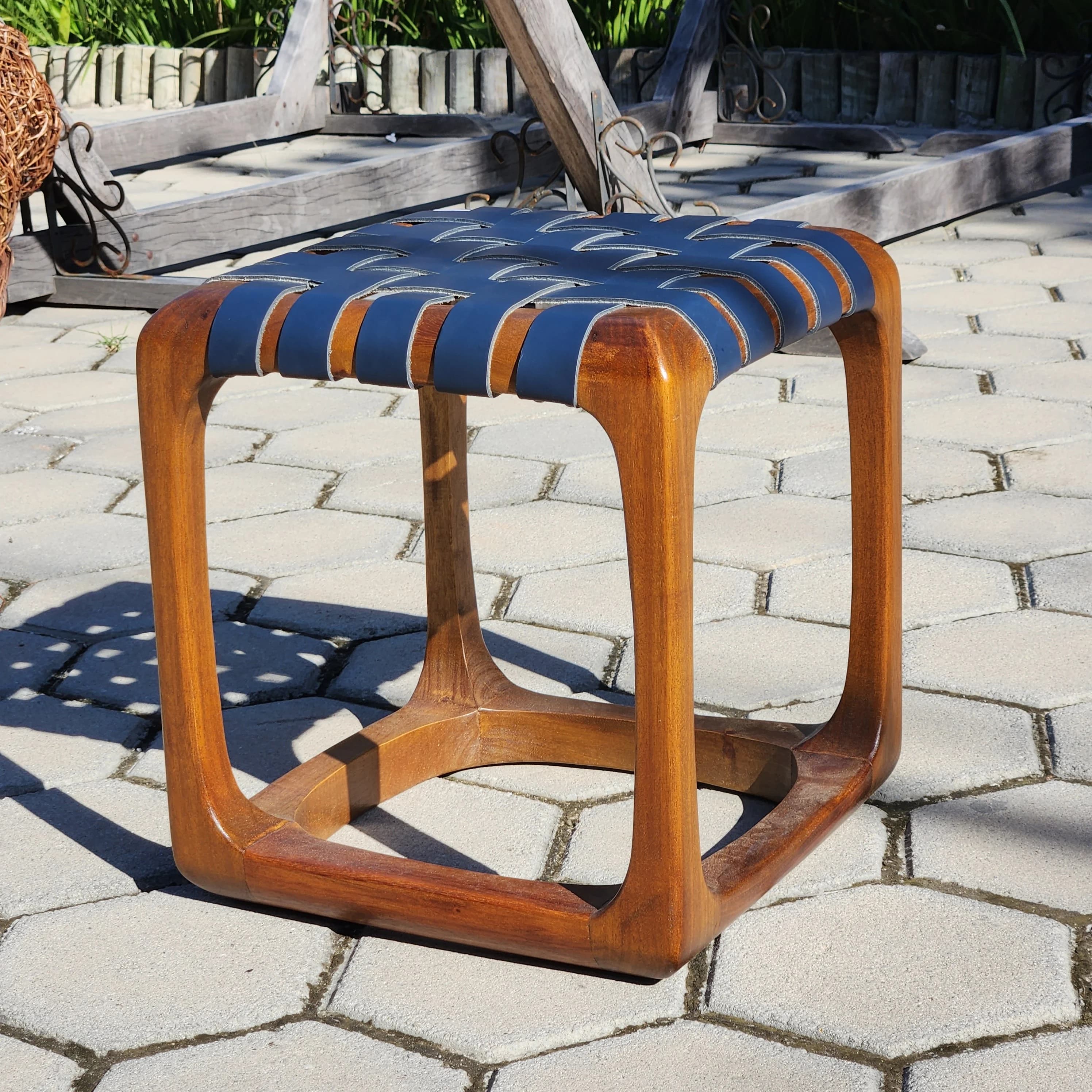 Banco Bungalow Couro Legítimo.