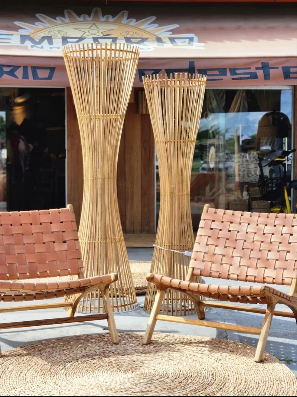 Luminária abajur de Chão em Tala de Dendê.