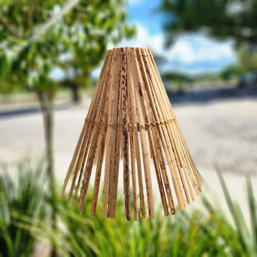 Luminária Cone Fibra de Dendê.