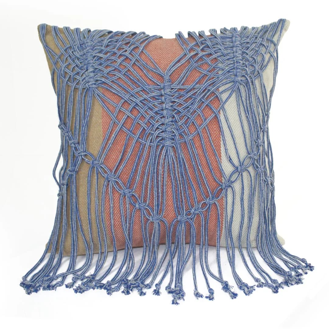 Capa de Almofada Terra-Céu Trama Macramê Artesanal Azul Tons Terrosos Algodão Poliéster