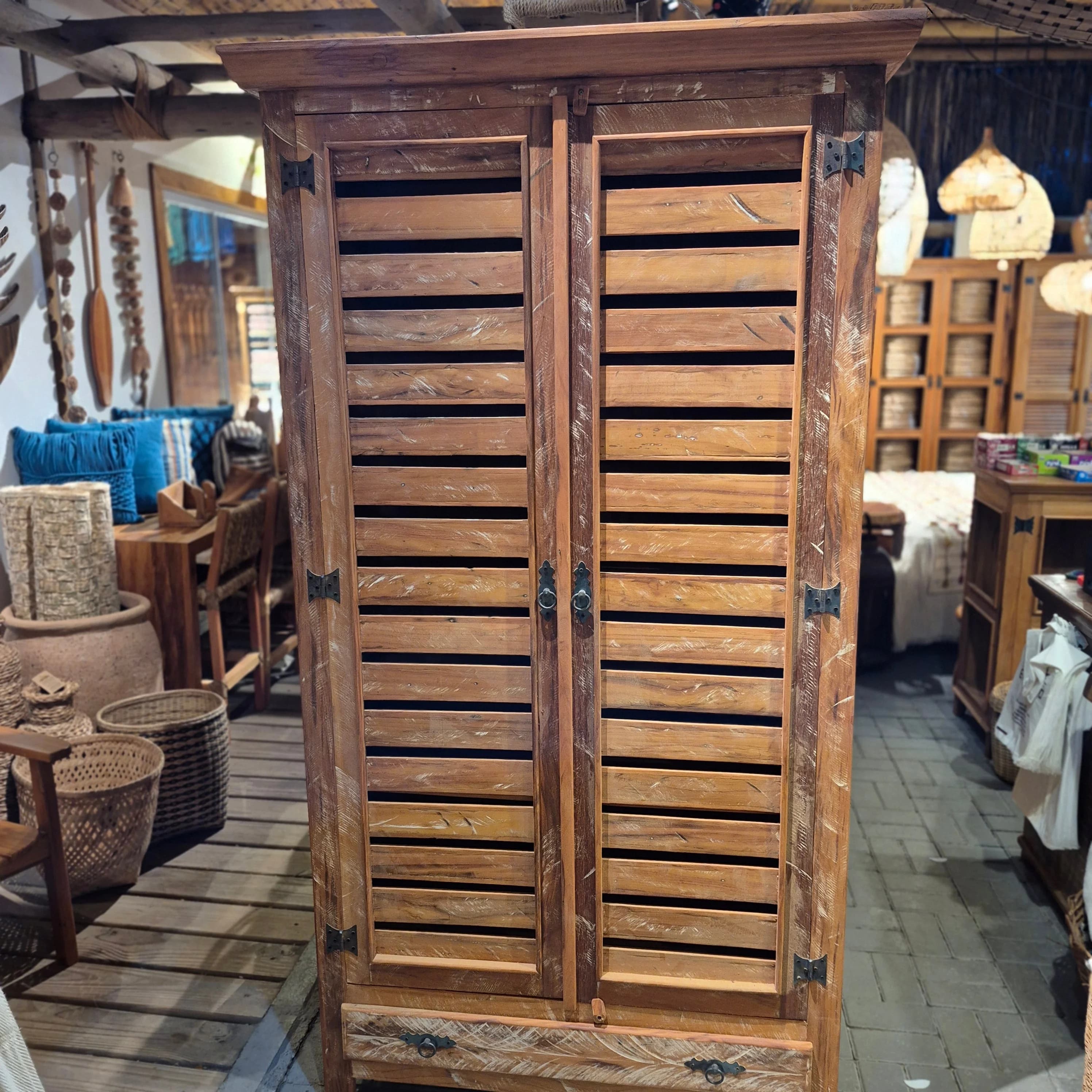 Guarda Roupa de Madeira Peroba.