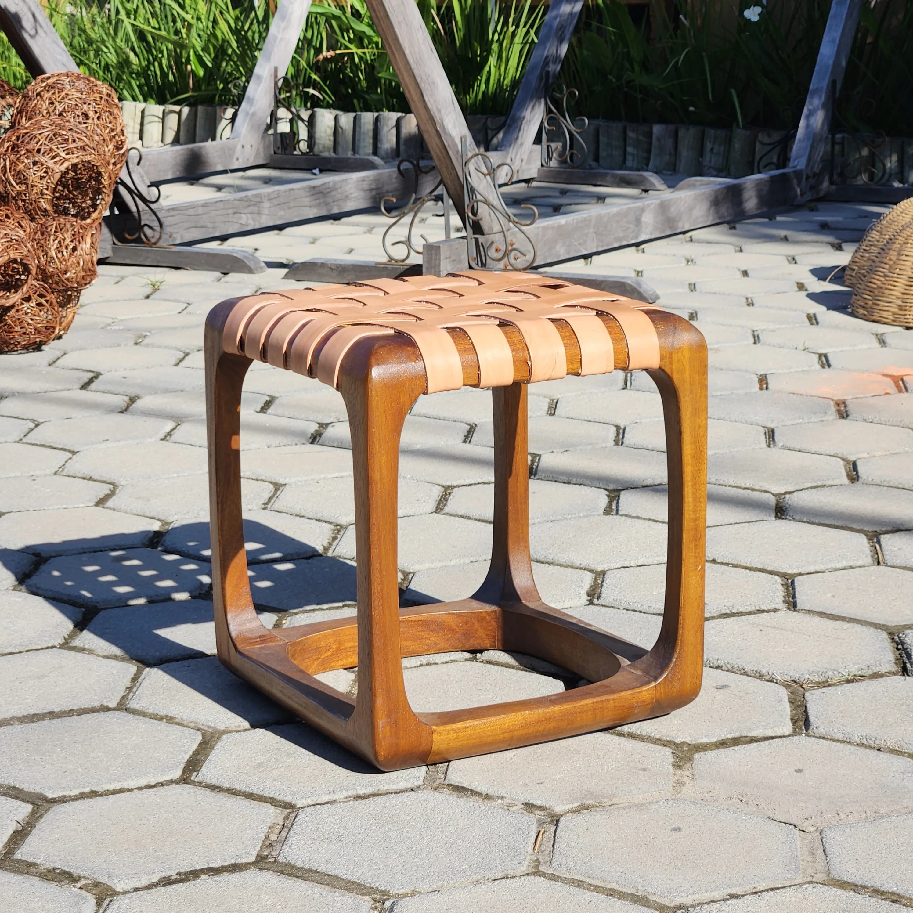 Banco Bungalow Couro Legítimo.