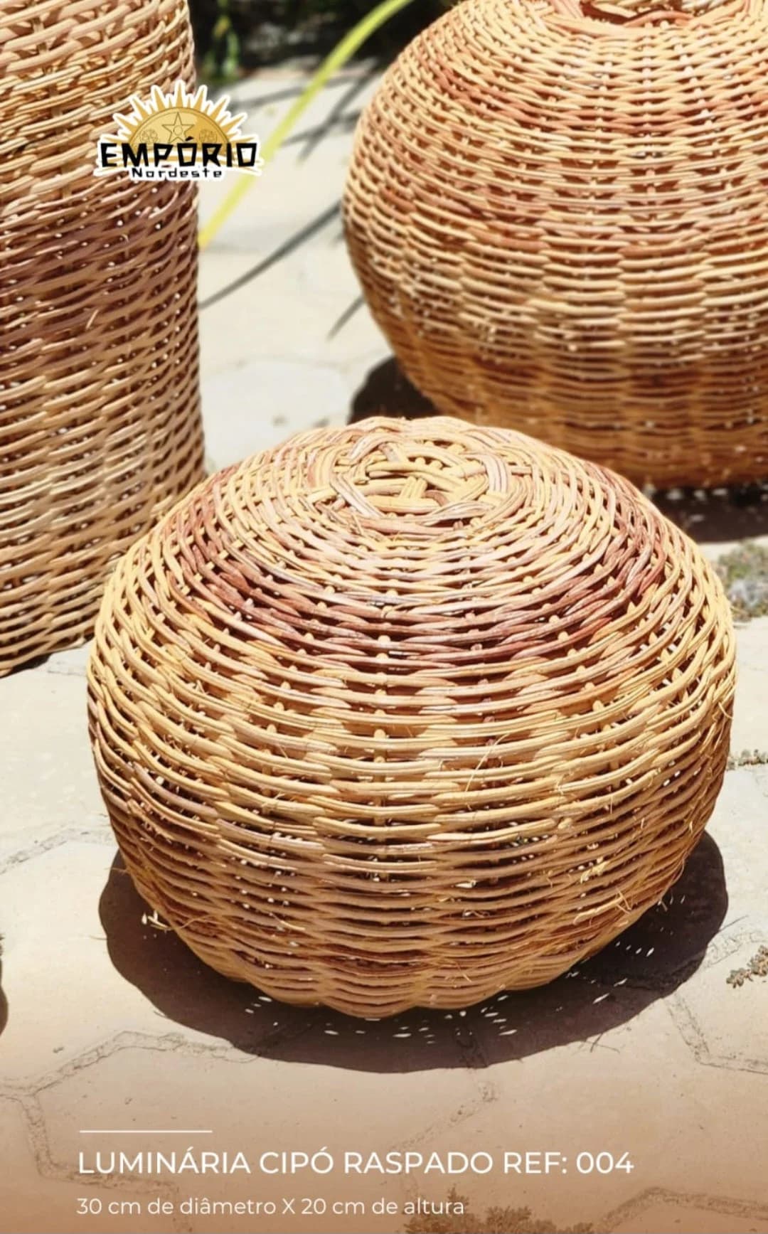 Luminária Globo 20 x 30 cm em Cipó Raspado
