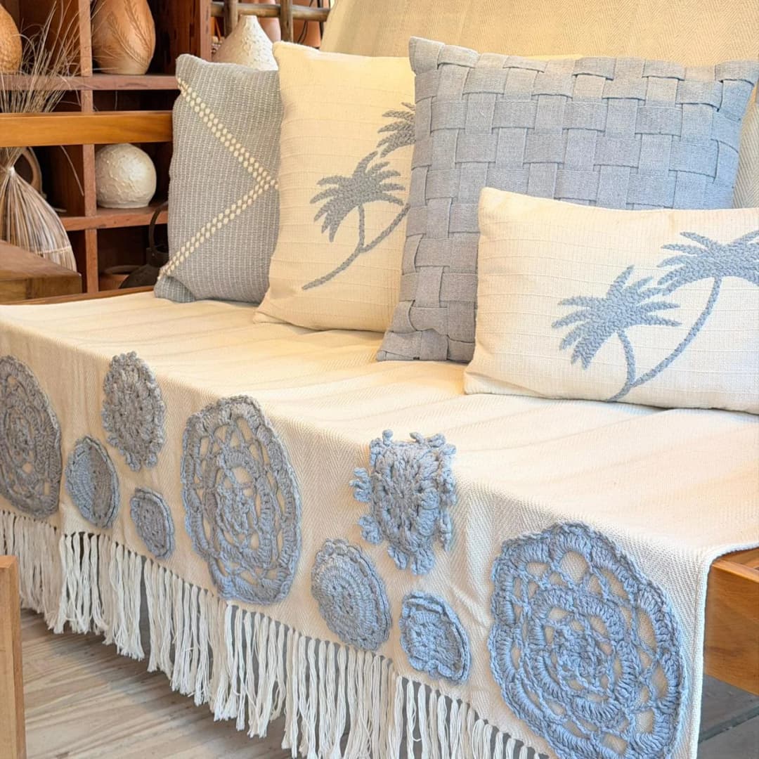 Xale Flores Cru com azul 1,60x1,40