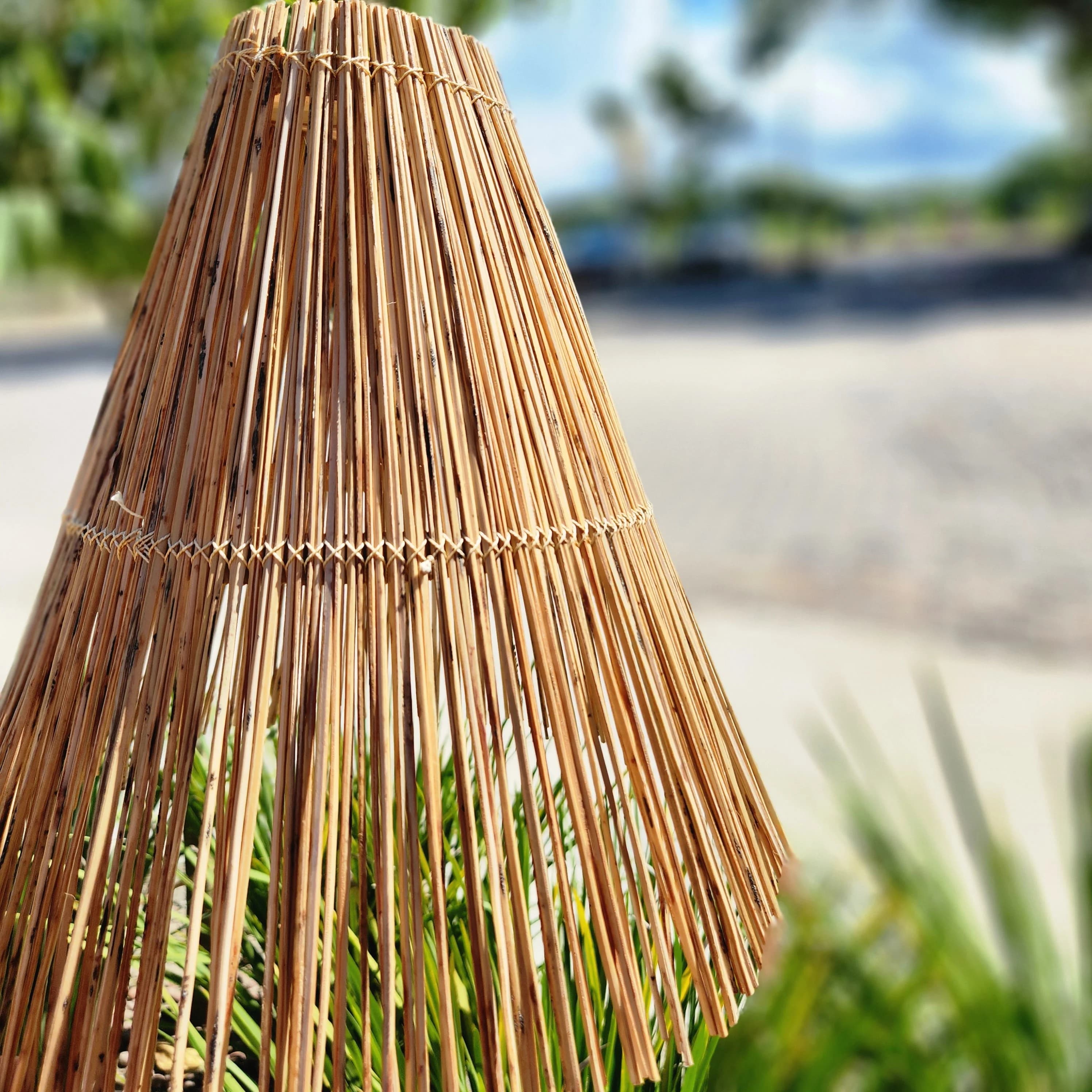 Luminária Cone Talisca de Coco.