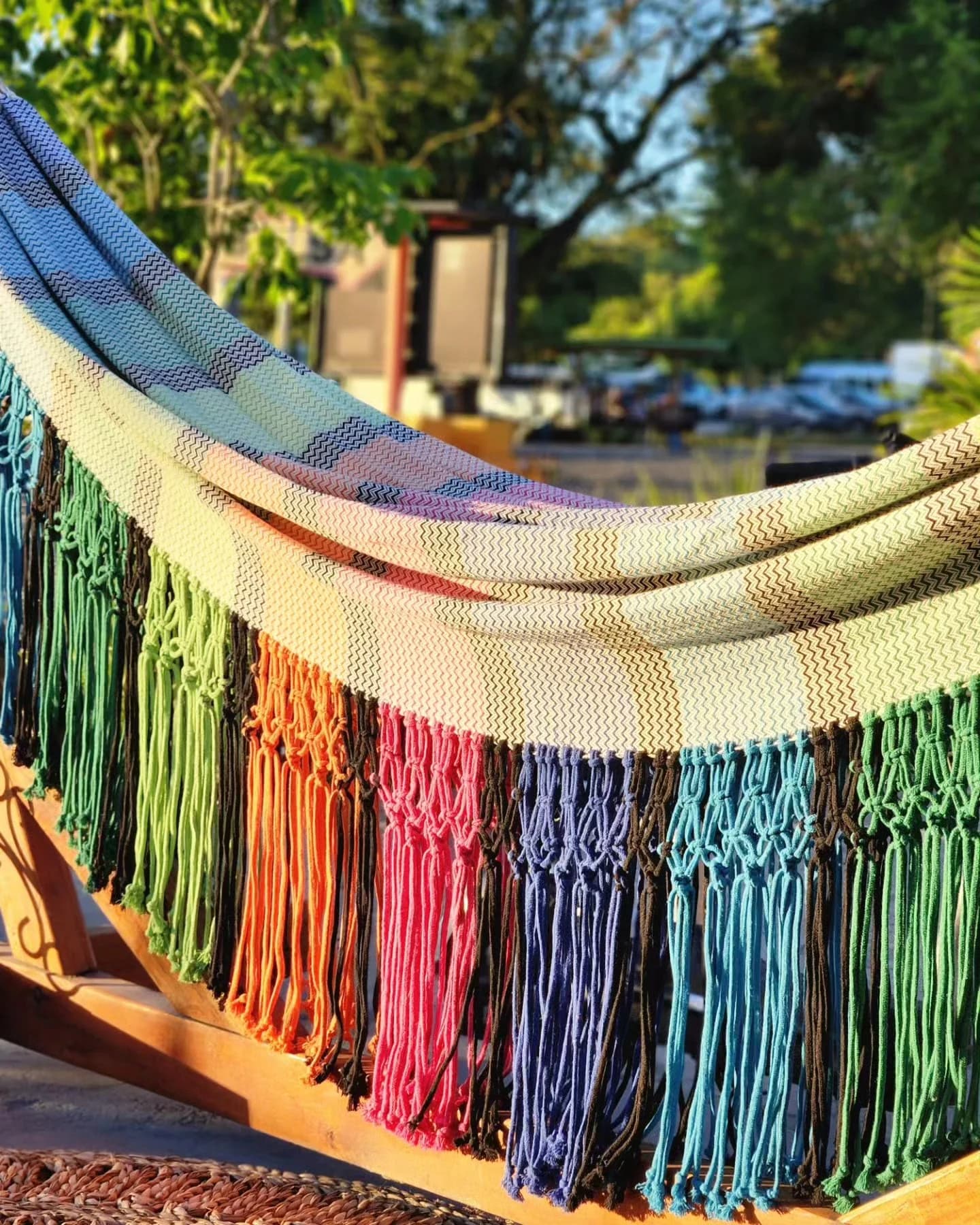 Rede Macramê Arco-íris.